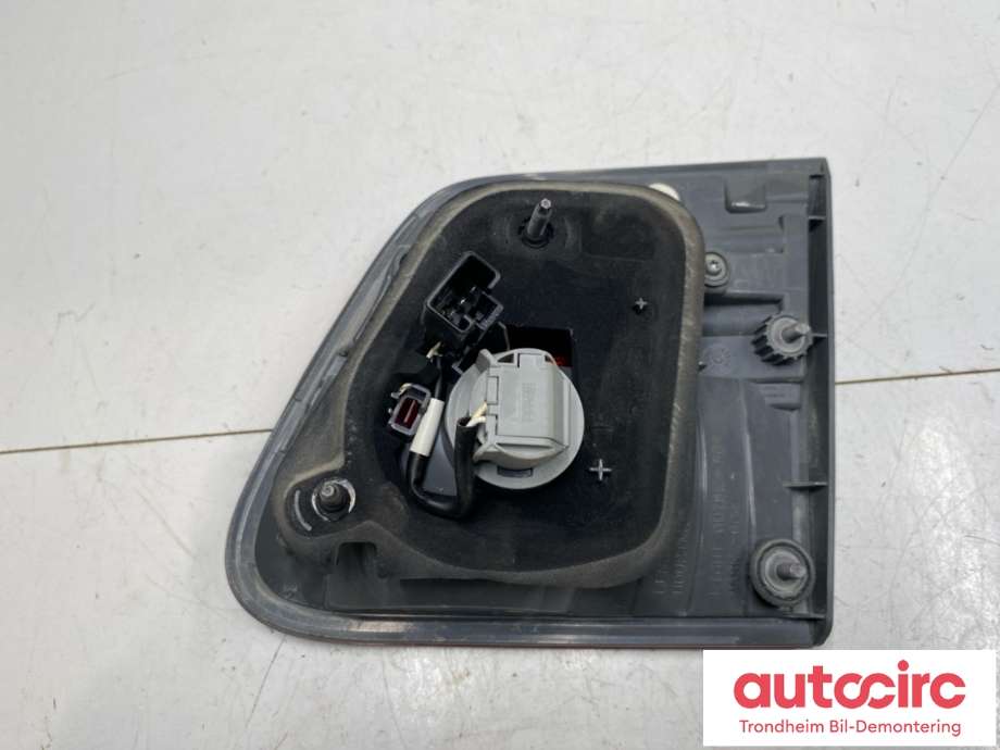 Baklykt venstre indre til Toyota Avensis 2009-2015 (Type III, Fase 1)  (8159005140|)