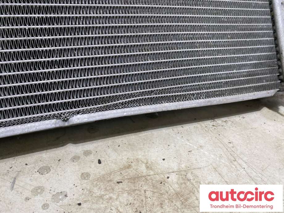 Radiator (automat gir) til Ford F-150 Raptor 2017-2020 (P552) (P552) (HL3Z8005B|RAD152|)