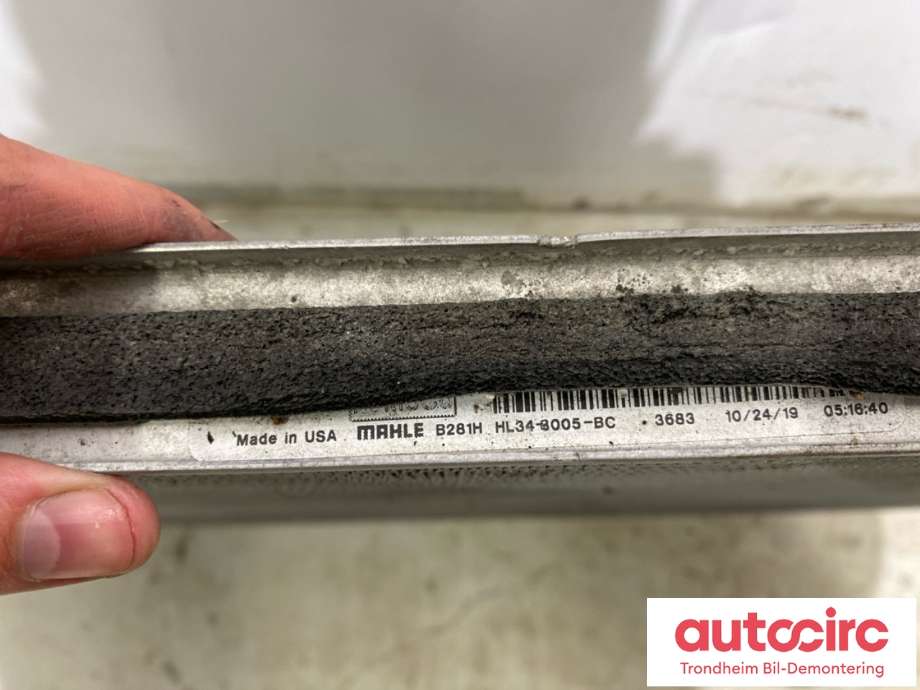 Radiator (automat gir) til Ford F-150 Raptor 2017-2020 (P552) (P552) (HL3Z8005B|RAD152|)