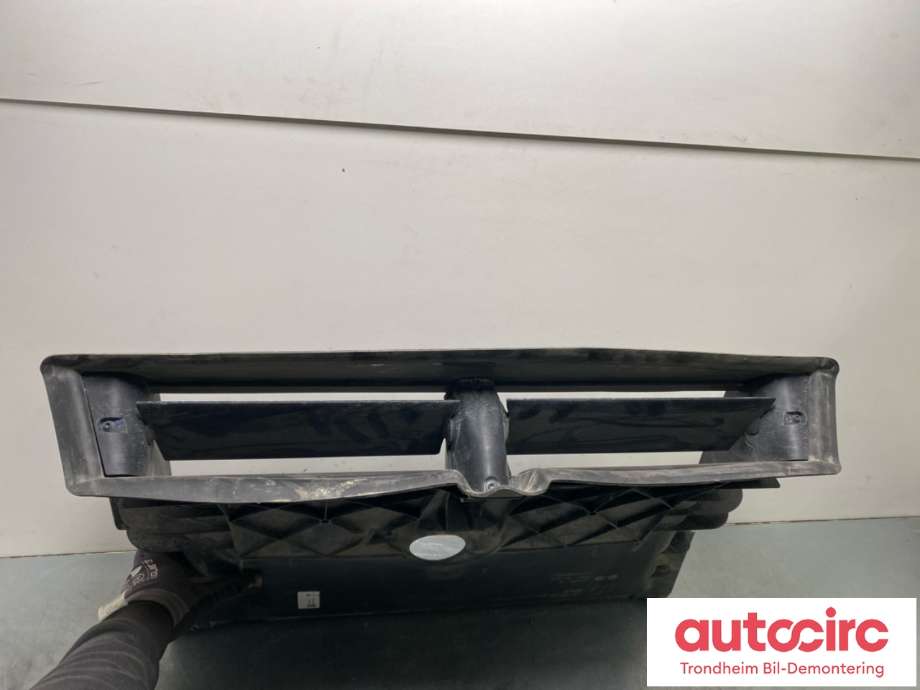Grill til Tesla Model Y 2024-->> (Type II)  (1640666-00-A|)
