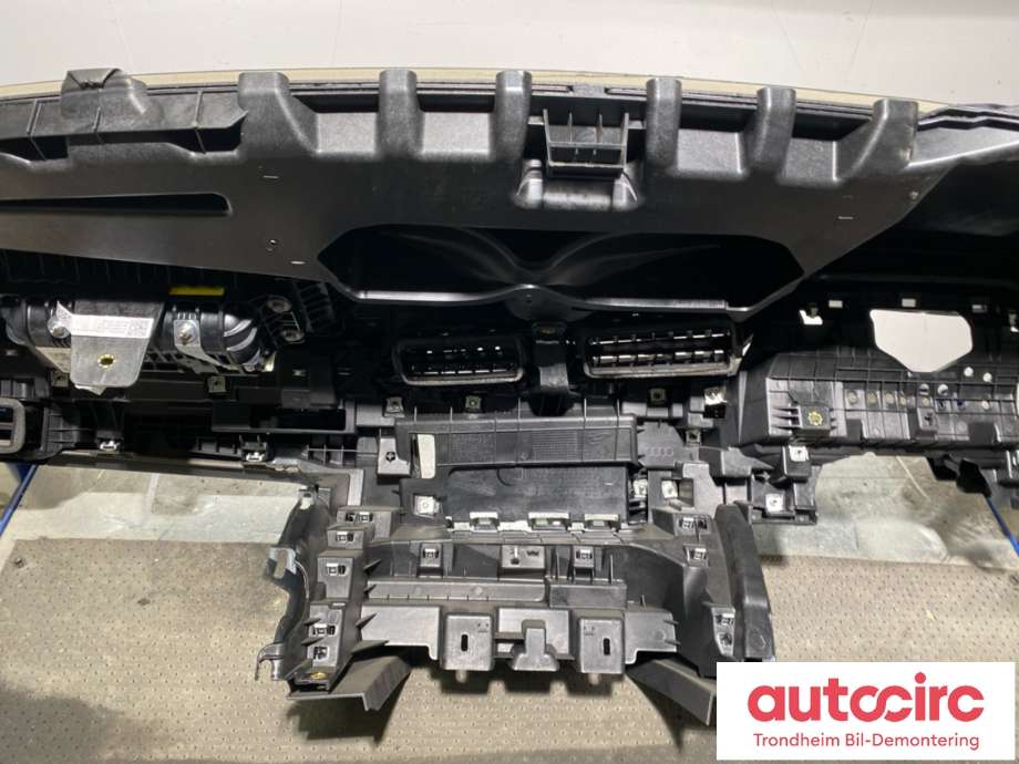 Dashbord til Audi e-tron 2018-->> (4KL 857 001 E|)