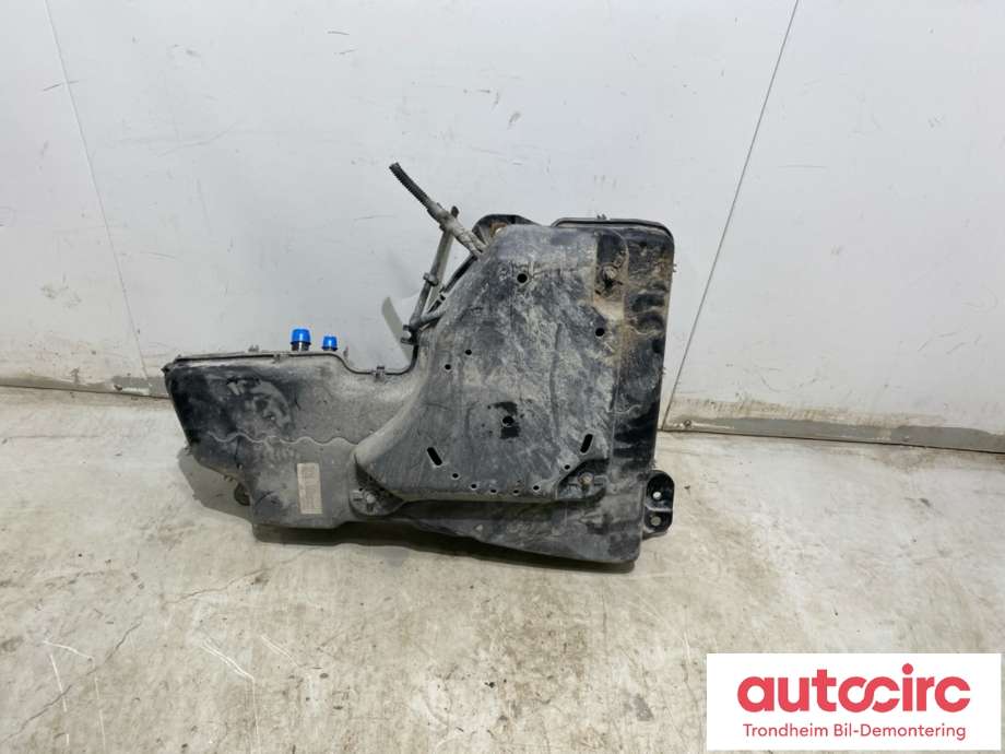 AdBlue tank til VW Tiguan 2016-2020 (Type II, Fase 1)  (5QF 131 877 H|5QF 131 877 M|)