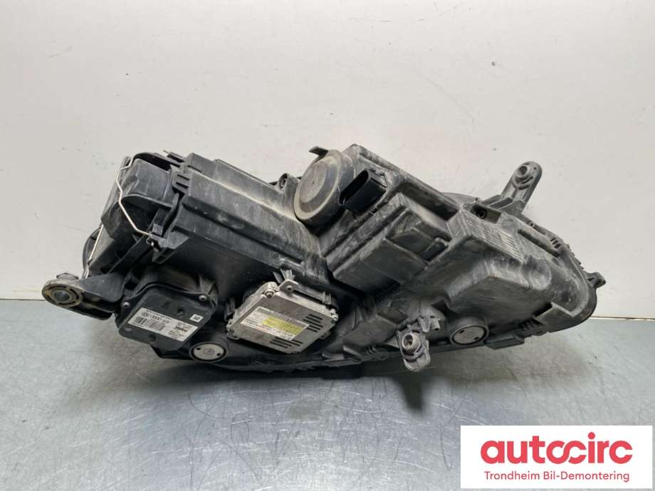 Frontlykt venstre xenon til VW Passat 2011-2015 (B7) (B7) (3AB 941 753|)