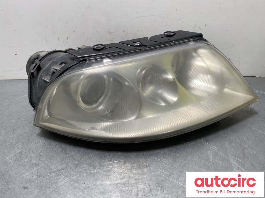 Frontlykt høyre halogen til VW Passat, 2001-2005 (B5,3BG) (B5,3BG) (3B7941016M)