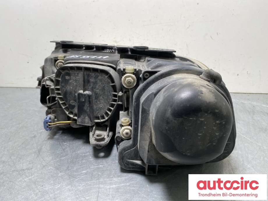 Frontlykt høyre halogen til VW Passat 2001-2005 (B5,3BG) (B5,3BG) (3B7941016M|3B7941018M|)