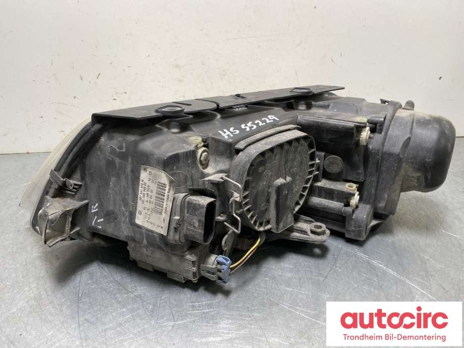 Frontlykt høyre halogen til VW Passat 2001-2005 (B5,3BG) (B5,3BG) (3B7941016M|3B7941018M|)