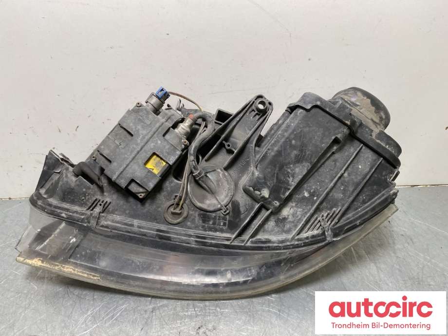 Frontlykt høyre halogen til VW Passat 2001-2005 (B5,3BG) (B5,3BG) (3B7941016M|3B7941018M|)