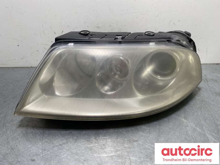 Frontlykt venstre halogen til VW Passat, 2001-2005 (B5,3BG) (B5,3BG) (3B7 941 017 M)