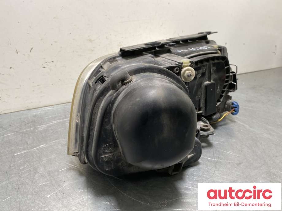 Frontlykt venstre halogen til VW Passat 2001-2005 (B5,3BG) (B5,3BG) (3B7 941 017 M|)