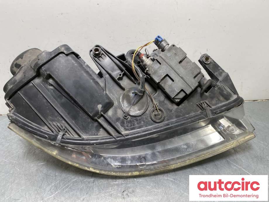 Frontlykt venstre halogen til VW Passat 2001-2005 (B5,3BG) (B5,3BG) (3B7 941 017 M|)