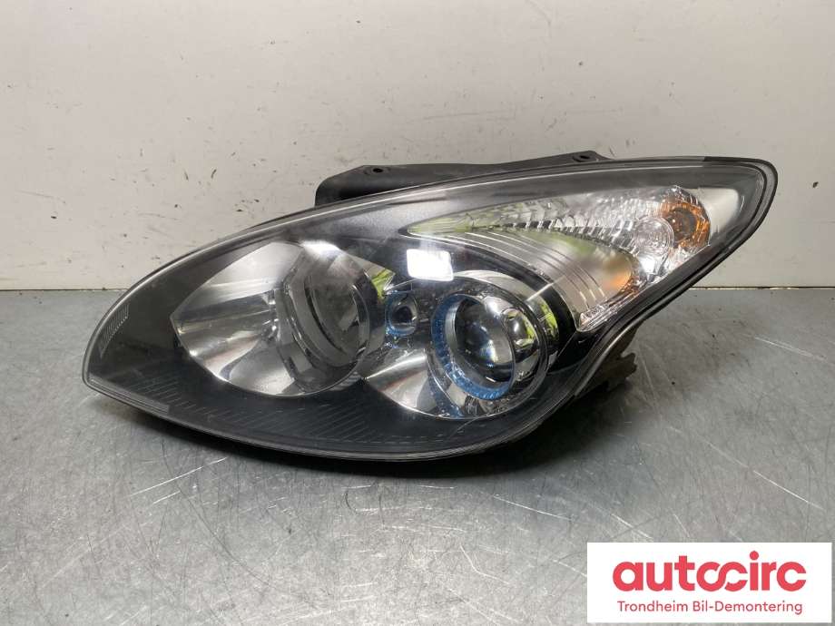 Frontlykt venstre halogen til Hyundai i30, 2007-2012 (Type I)  (92101-2R000)