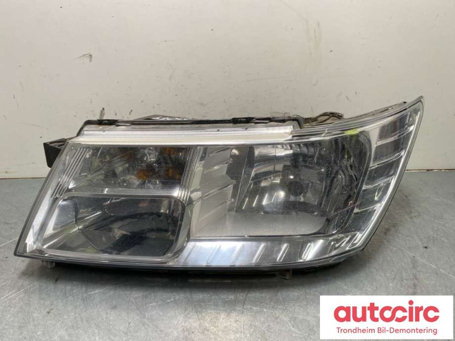 Frontlykt venstre halogen til Dodge Journey, 2008-2010  (5067789AC)