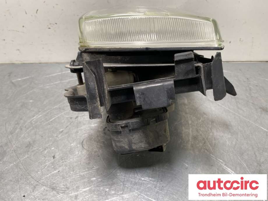 Frontlykt venstre halogen til VW Transporter / Caravelle 1990-2003 (T4) (T4) (HELLA|701 941 017|)