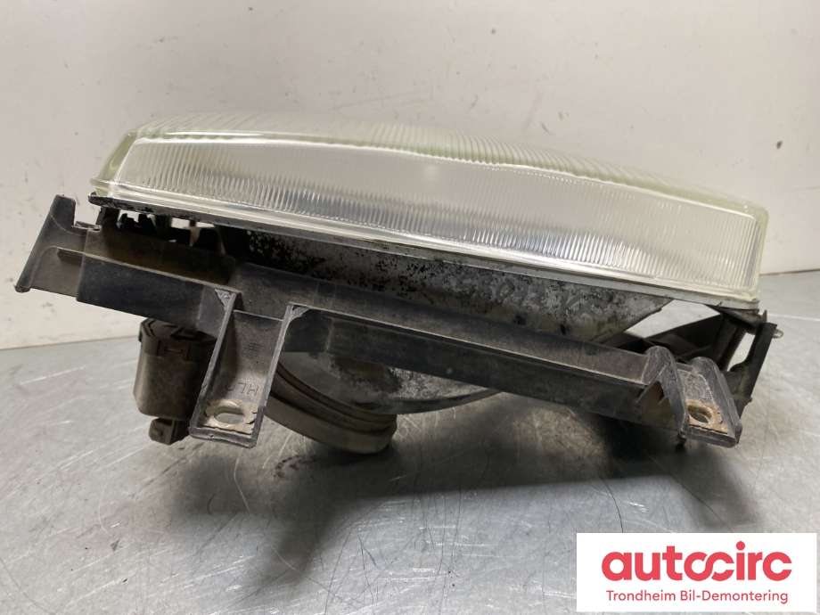Frontlykt venstre halogen til VW Transporter / Caravelle 1990-2003 (T4) (T4) (HELLA|701 941 017|)