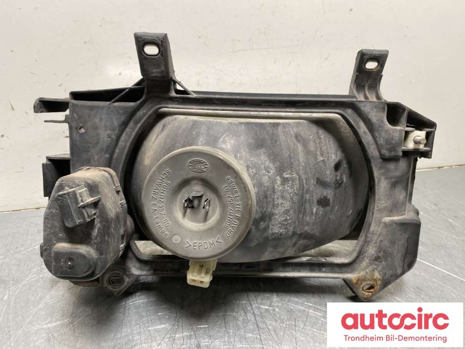 Frontlykt venstre halogen til VW Transporter / Caravelle 1990-2003 (T4) (T4) (HELLA|701 941 017|)