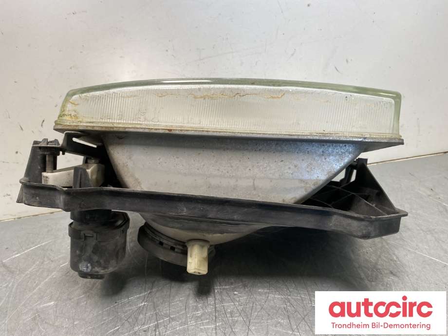 Frontlykt høyre halogen til VW Transporter / Caravelle 1990-2003 (T4) (T4) (HELLA|701 941 018|)