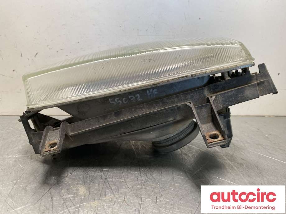 Frontlykt høyre halogen til VW Transporter / Caravelle 1990-2003 (T4) (T4) (HELLA|701 941 018|)