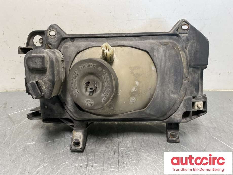Frontlykt høyre halogen til VW Transporter / Caravelle 1990-2003 (T4) (T4) (HELLA|701 941 018|)
