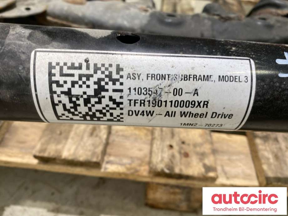 Travers foran hoved til Tesla Model 3 2018-2023 (Fase 1)  (1044521-00-M|1044521-00-N|1044521-11-N| 1044521-99-N)