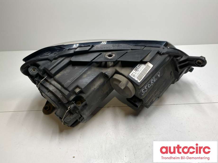 Frontlykt venstre xenon til VW Passat 2011-2015 (B7) (B7) (VALEO|3AB 941 753|)