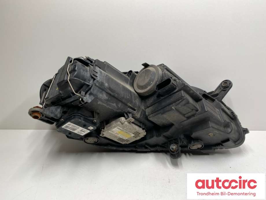 Frontlykt venstre xenon til VW Passat 2011-2015 (B7) (B7) (VALEO|3AB 941 753|)