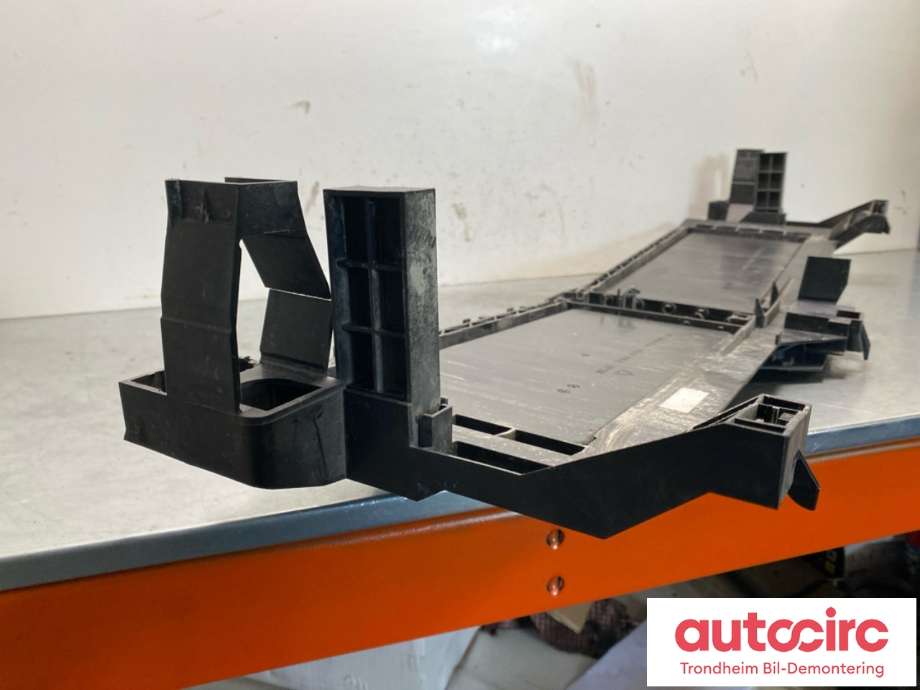 Frontplate øvre til Mercedes EQB 2022-->>  (A2478807101|)