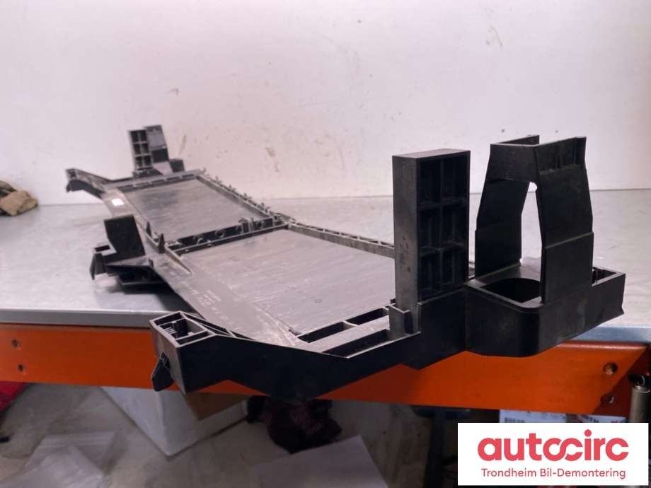 Frontplate øvre til Mercedes EQB 2022-->>  (A2478807101|)