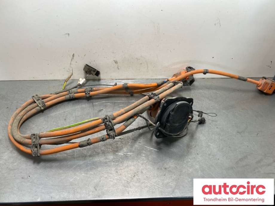 Batterilader inntak/luke til Mercedes EQB 2022-->>  (A2435407213|)