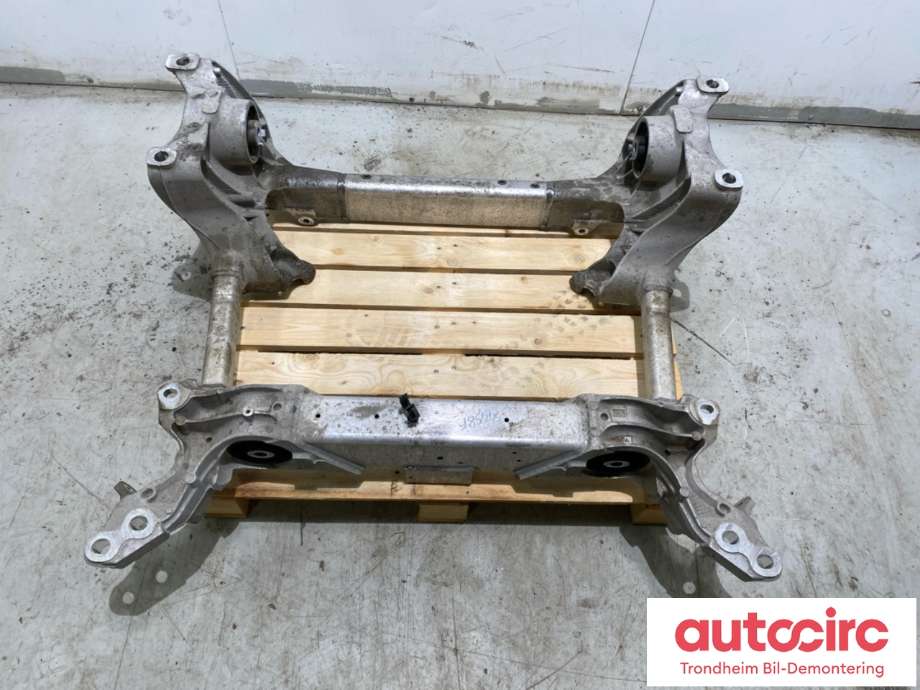 Travers foran hoved til Audi e-tron 2018-->> (4KE 399 313 C|)