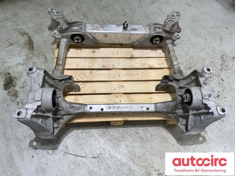 Travers foran hoved til Audi e-tron 2018-->> (4KE 399 313 C|)