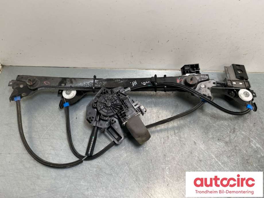 Ruteheis høyre foran til Tesla Model X, 2016-->>  (1028819-98-C)