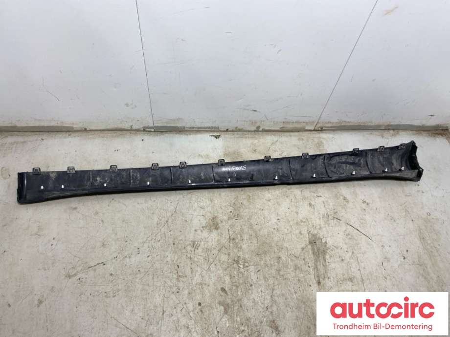 Kanalskjørt venstre til Tesla Model Y 2024-->> (Type II)  (2018346-00-D|)