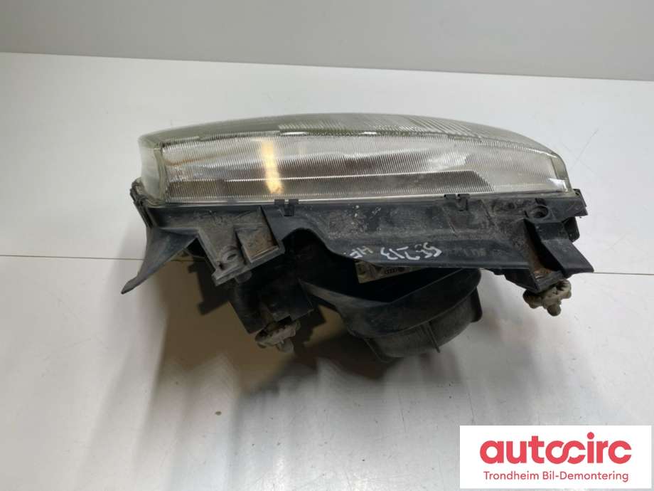 Frontlykt høyre halogen til VW Transporter / Caravelle 1990-2003 (T4) (T4) (VALEO|7D2 941 010 K|)