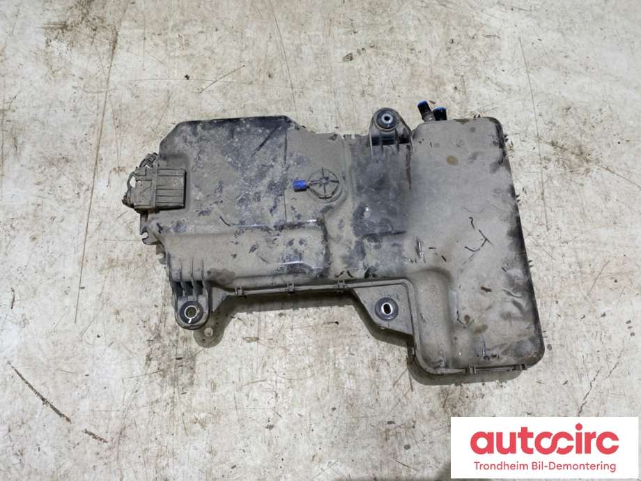 AdBlue tank til VW Transporter / Caravelle 2015-2019 (T6) (T6) (7E0 131 877 H|)