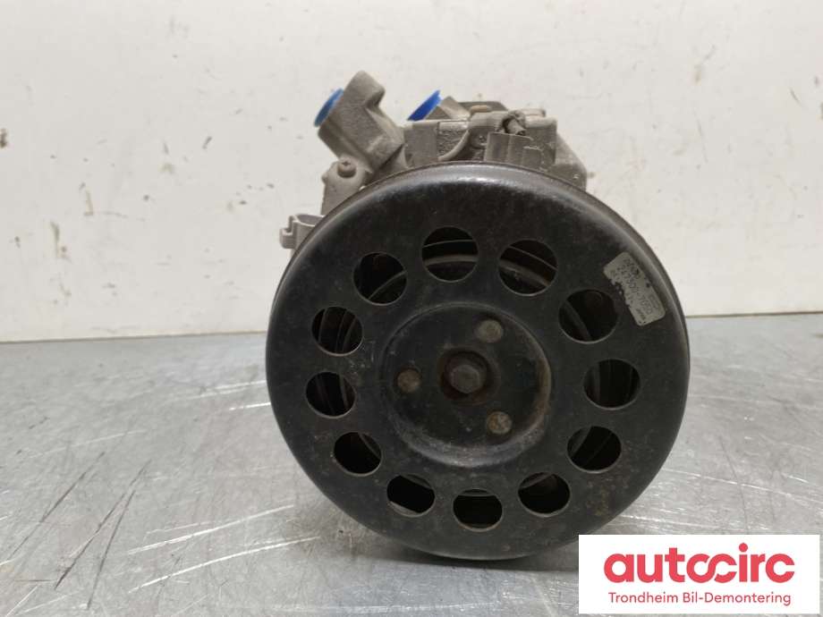 Aircondition kompressor til Toyota Hiace 2007-2012 (Fase 3)  (DENSO|883202F060|)