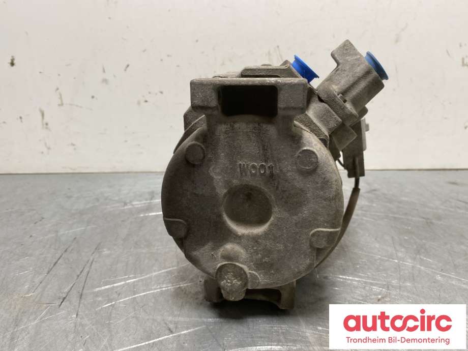 Aircondition kompressor til Toyota Hiace 2007-2012 (Fase 3)  (DENSO|883202F060|)
