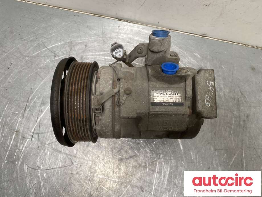 Aircondition kompressor til Toyota Hiace 2007-2012 (Fase 3)  (DENSO|883202F060|)