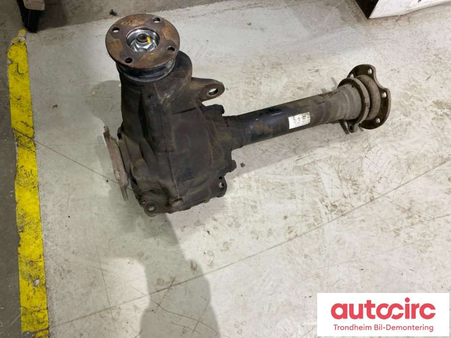 Kardang klokke foran til Toyota Hiace 2007-2012 (Fase 3)  (41110-26570|4111026570|)