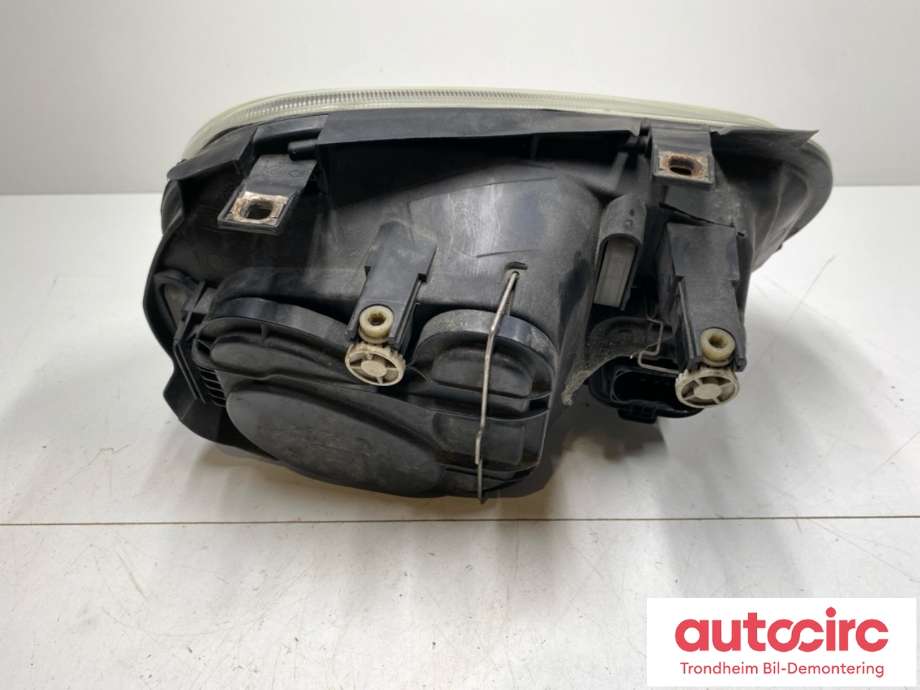 Frontlykt venstre halogen til VW Golf IV 1998-2003 (1J1 941 017 B|1J1 941 017 F|)