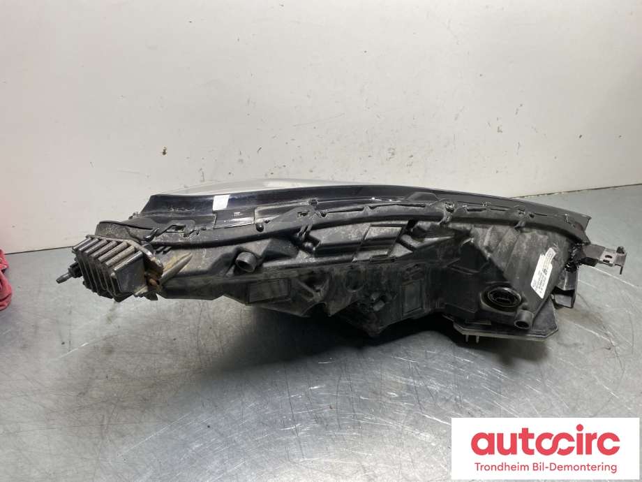 Frontlykt venstre full-LED til Tesla Model 3 2018-2023 (Fase 1)  (1077375-30-B|1077375-00-C|1077375-50-B)