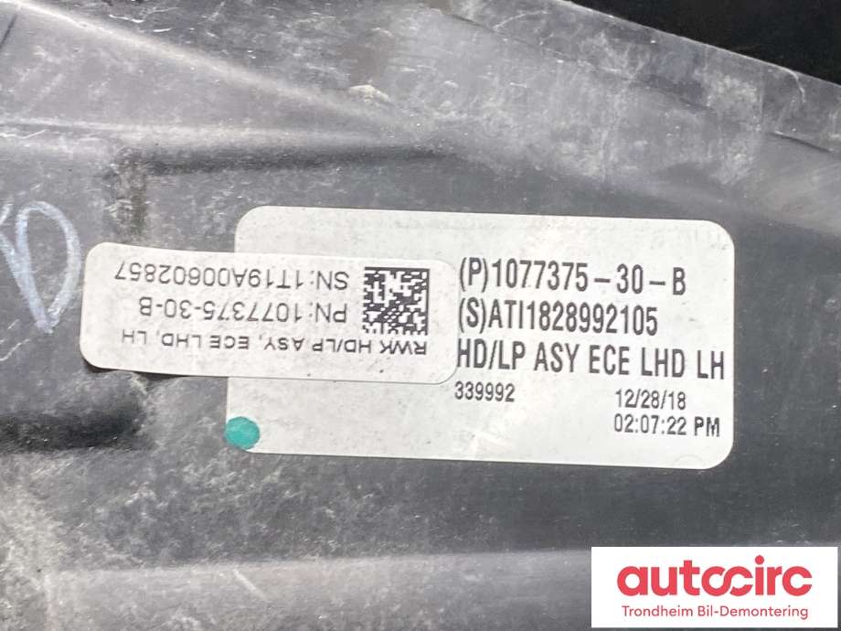 Frontlykt venstre full-LED til Tesla Model 3 2018-2023 (Fase 1)  (1077375-30-B|1077375-00-C|1077375-50-B)