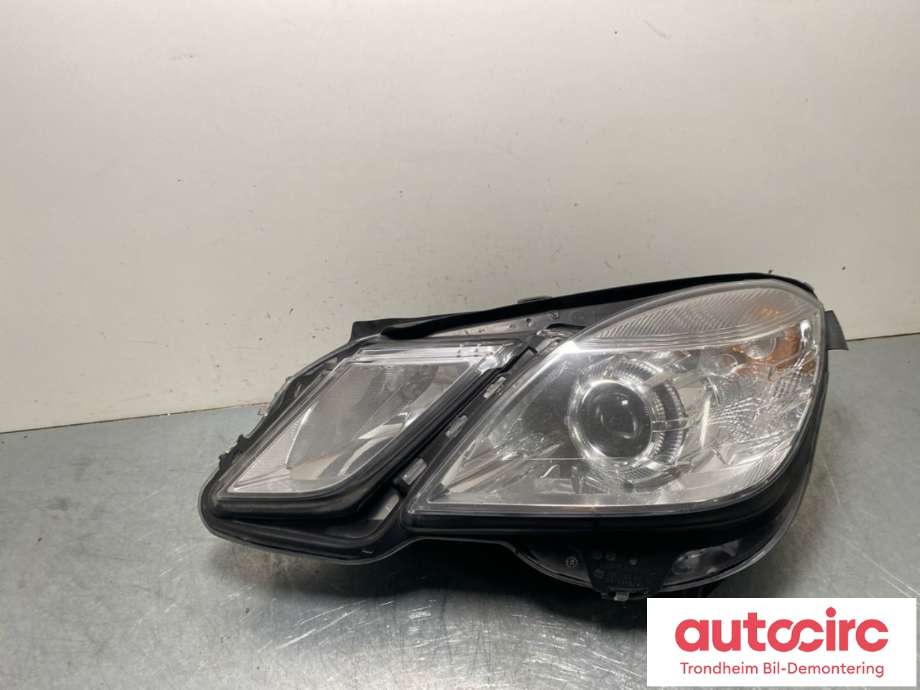 Frontlykt venstre halogen til Mercedes C-Klasse 2014-2018 (Fase 1) (W205) (W205) (A 205 906 79 02|)