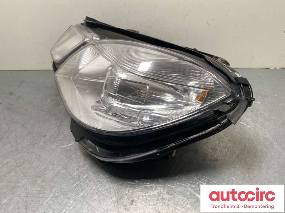 Frontlykt venstre halogen til Mercedes C-Klasse 2014-2018 (Fase 1) (W205) (W205) (A 205 906 79 02|)