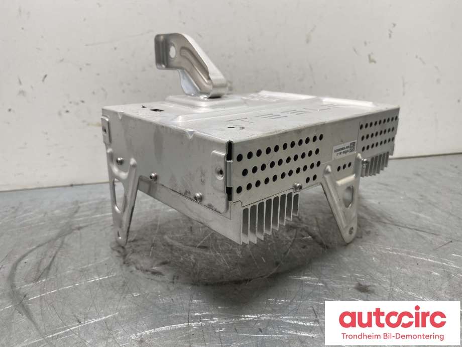 Bilstereo forsterker til Tesla Model 3 2018-2023 (Fase 1)  (1079748-00-E|1079748-00-F|)