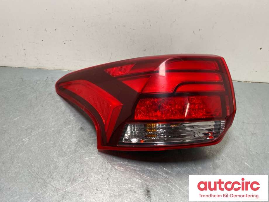 Baklykt venstre ytre til Mitsubishi Outlander, 2015-->> (Type III, Fase 2) (8330B173)