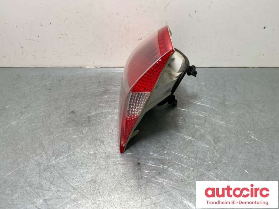 Baklykt venstre ytre til Ford Kuga 2008-2012 (Type I)  (1710612|8V41-13405-CH|)