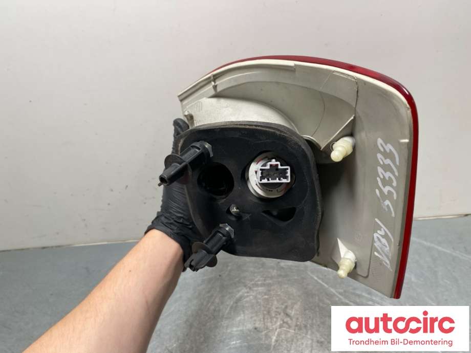 Baklykt venstre ytre til Ford Kuga 2008-2012 (Type I)  (1710612|8V41-13405-CH|)