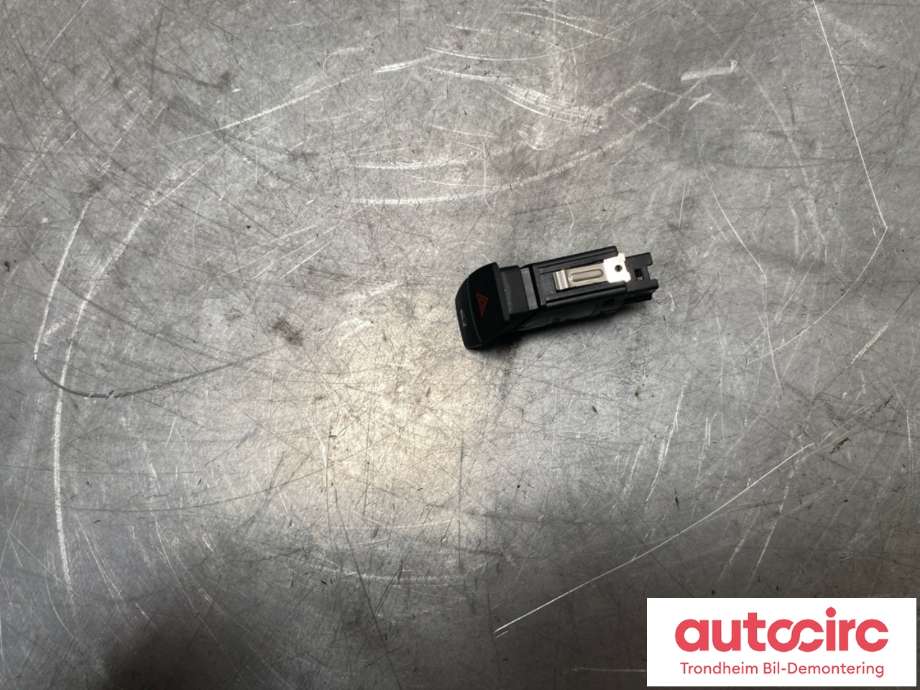Bryter nødblink til BMW 4-Serie 2013-2020 (F32/F33/F36) (F32/F33/F36) (9231786|)