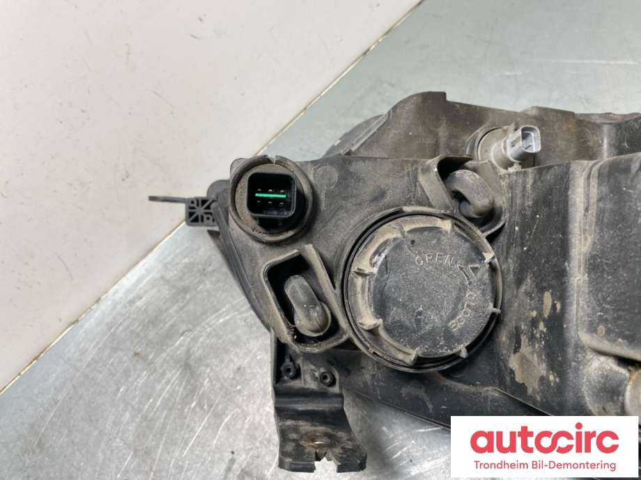 Frontlykt venstre halogen til Opel Antara 2007-2013  (96627135|)