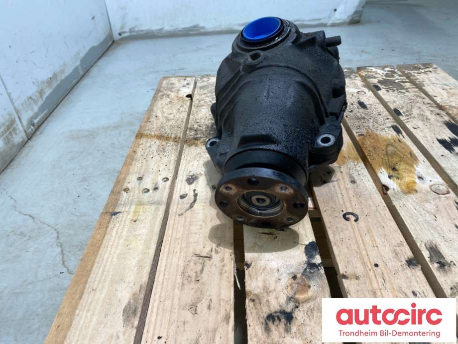 Kardang klokke foran til BMW 5-Serie 2003-2010 (E60/E61) (E60/E61) (31 50 7 528 417|)
